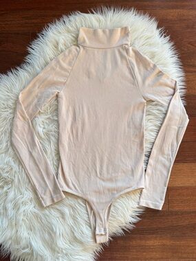 FREE PEOPLE light pink long sleeve mock neck ribbed bodysuit with back keyhole